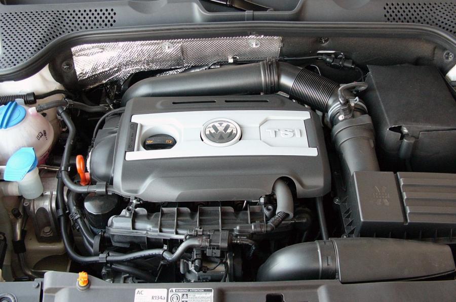  Volkswagen Beetle Turbo 2012 года  (фото 29 из 84)